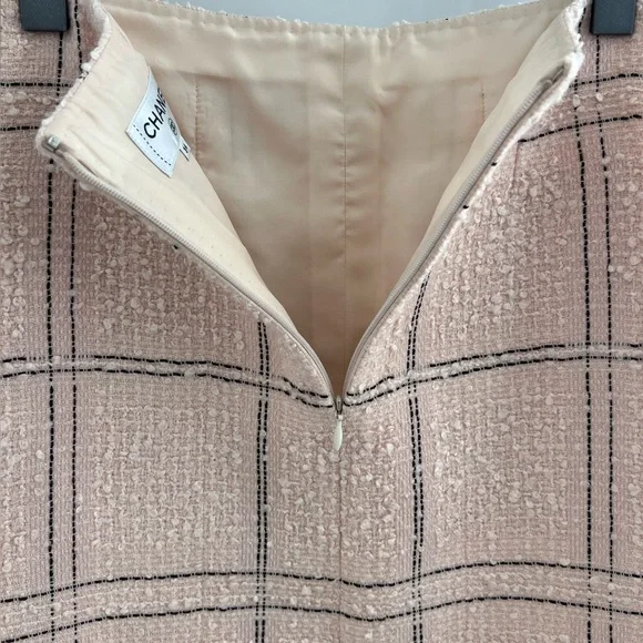 Authentic CHANEL Skirt - Size 34 - Like New - Picture 7 of 9